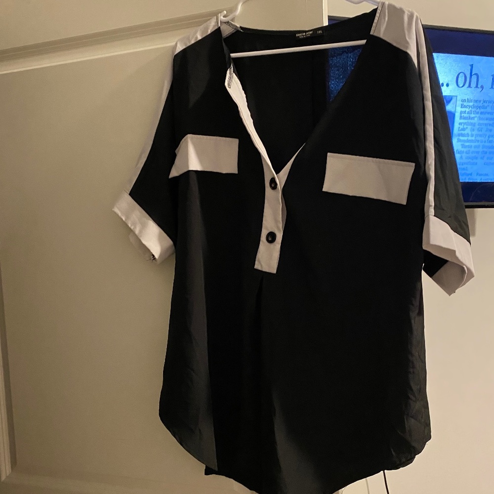 Black/white blouse
